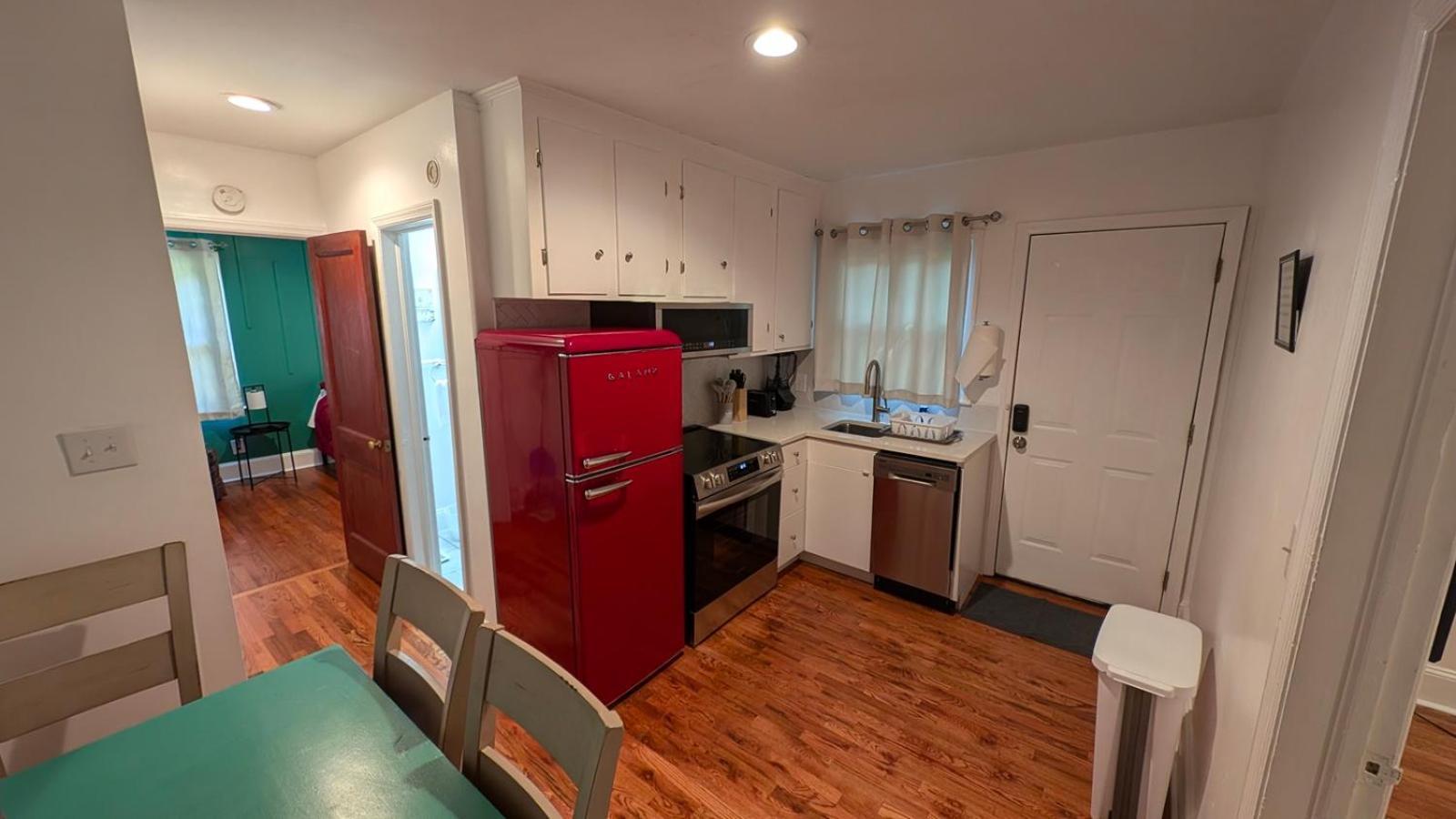 Plaid Pad - Stylish Retreat 12 Min To Airport & Downtown Charlotte