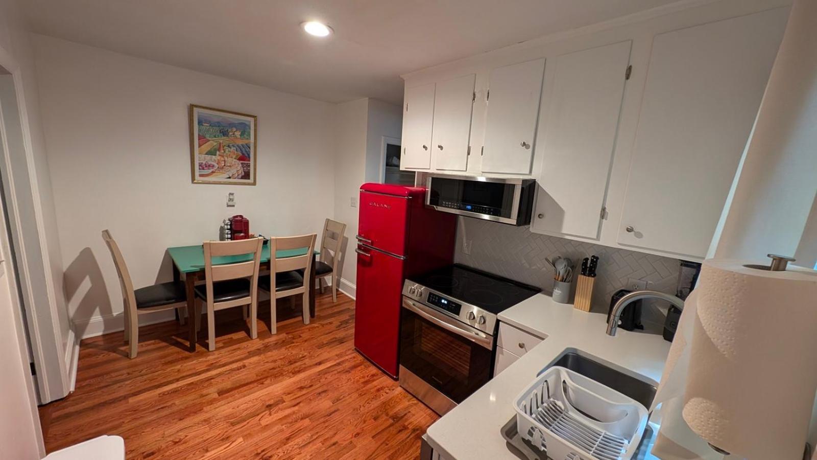 Plaid Pad - Stylish Retreat 12 Min To Airport & Downtown Apartment *