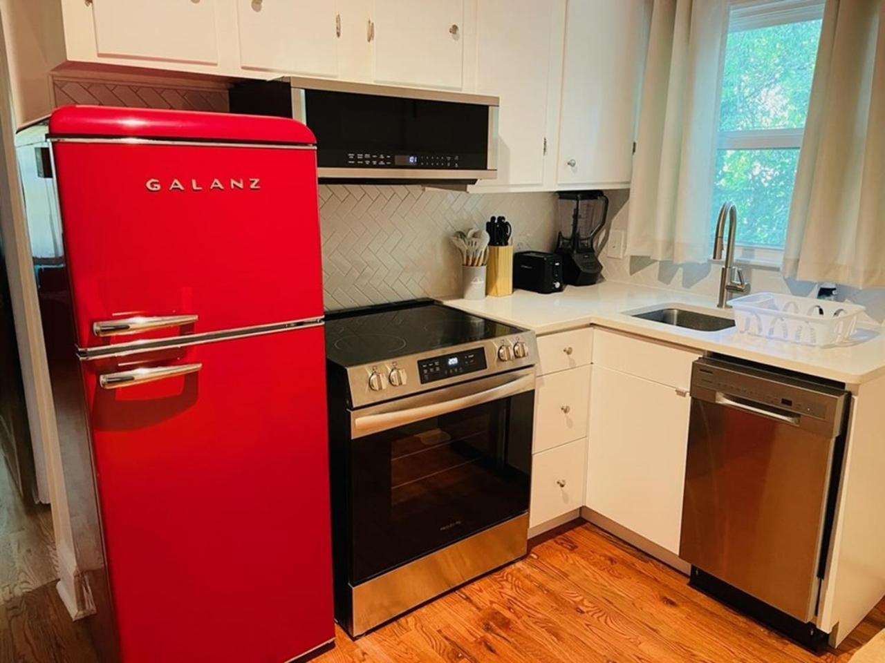 Plaid Pad - Stylish Retreat 12 Min To Airport & Downtown