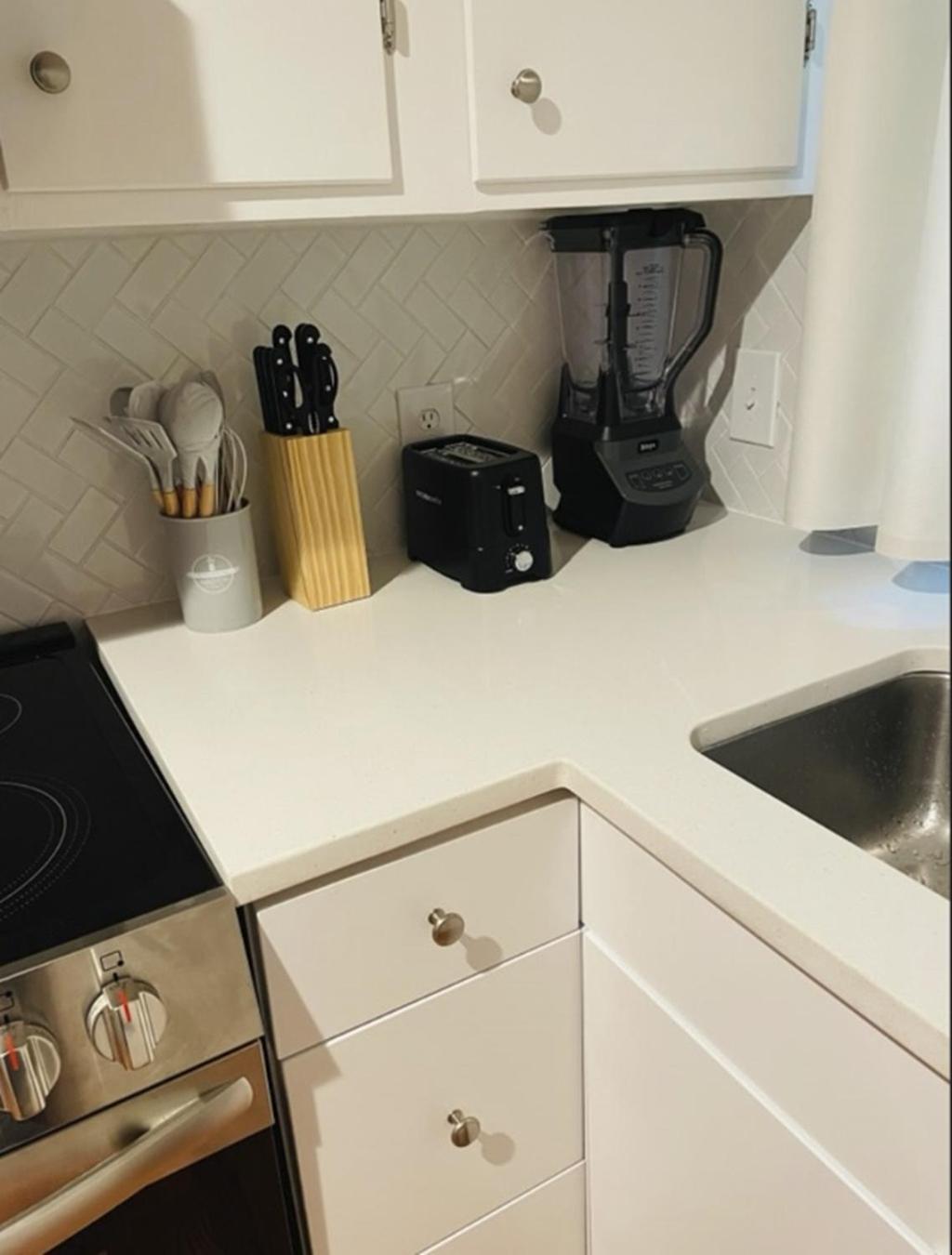 Plaid Pad - Stylish Retreat 12 Min To Airport & Downtown Apartment Charlotte